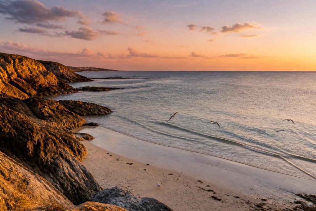 consultez le calendrier des marées de granville pour 2026 et planifiez facilement vos sorties en mer, pêche ou activités nautiques en toute sécurité.